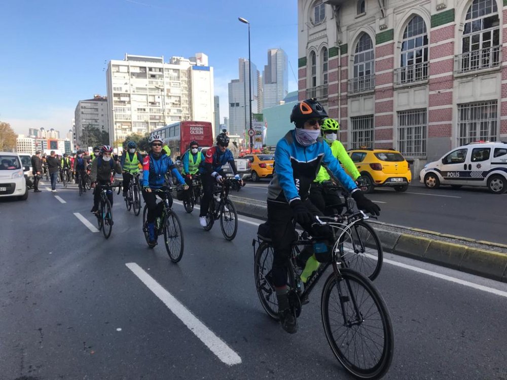 Engellere karşı Şişli’den Üsküdar’a pedal çevirdiler