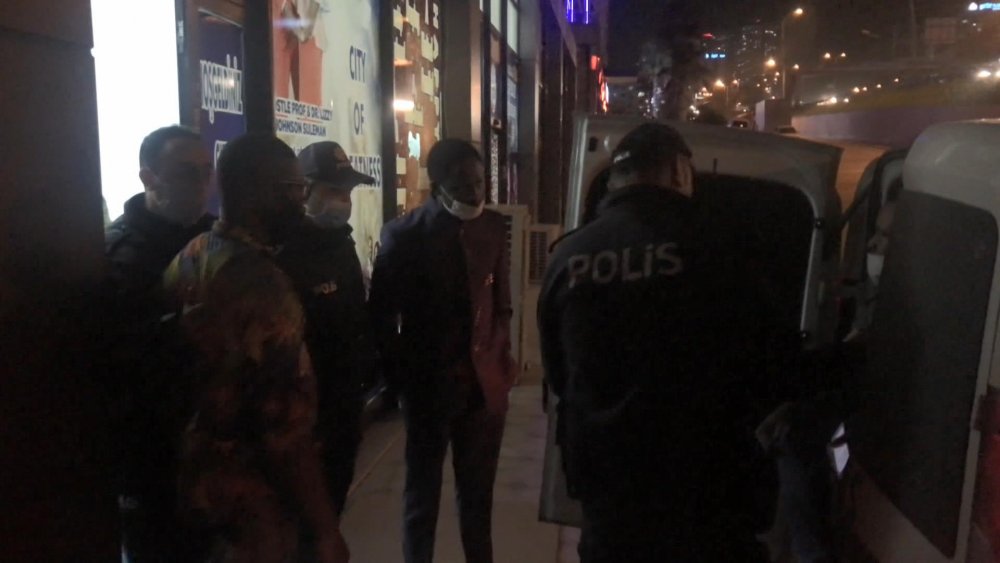Esenyurt'ta polisin "parti var" ihbarına gittiği yer Nijeryalıların derneği çıktı