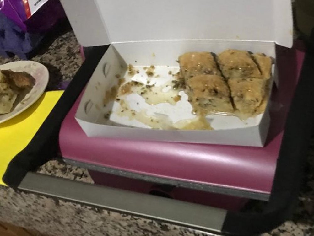Eşi terk edince evini kurşunladığı kayınpederini, baklavayla zehirledi
