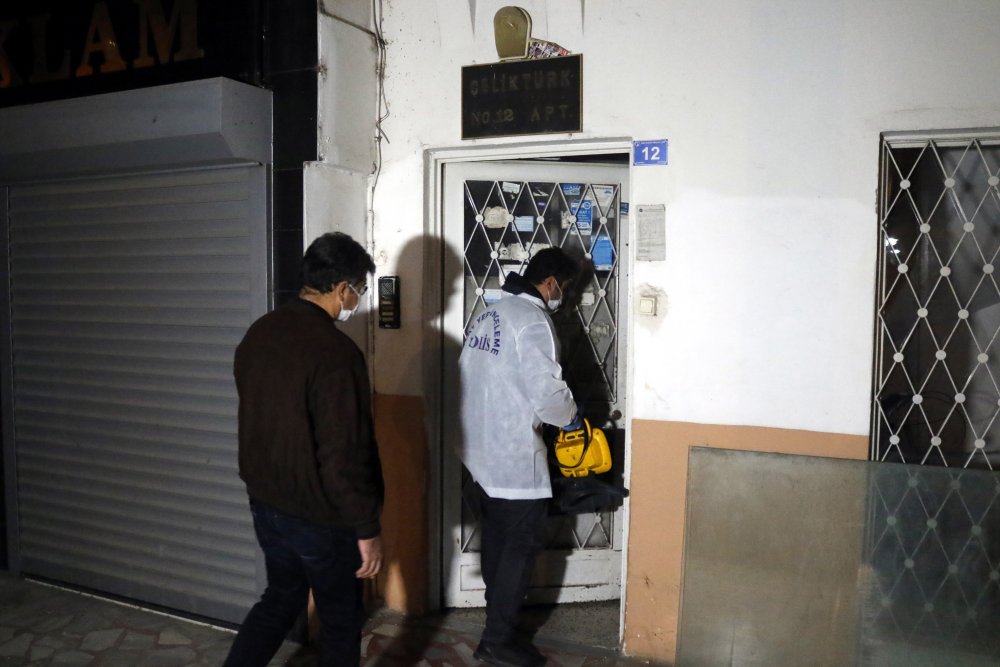 Eşi terk edince evini kurşunladığı kayınpederini, baklavayla zehirledi