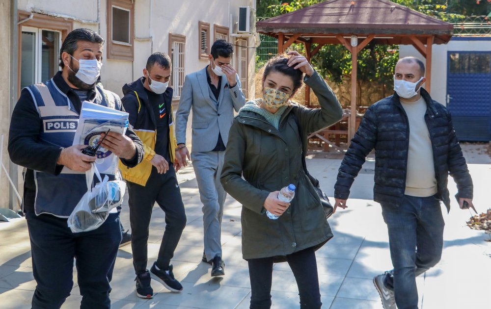 Eşi terk edince evini kurşunladığı kayınpederini, baklavayla zehirledi
