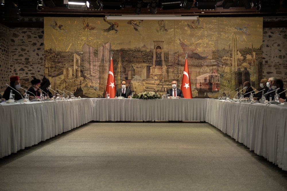 İbrahim Kalın ve Bakan Gül dini azınlık temsilcileriyle bir araya geldi