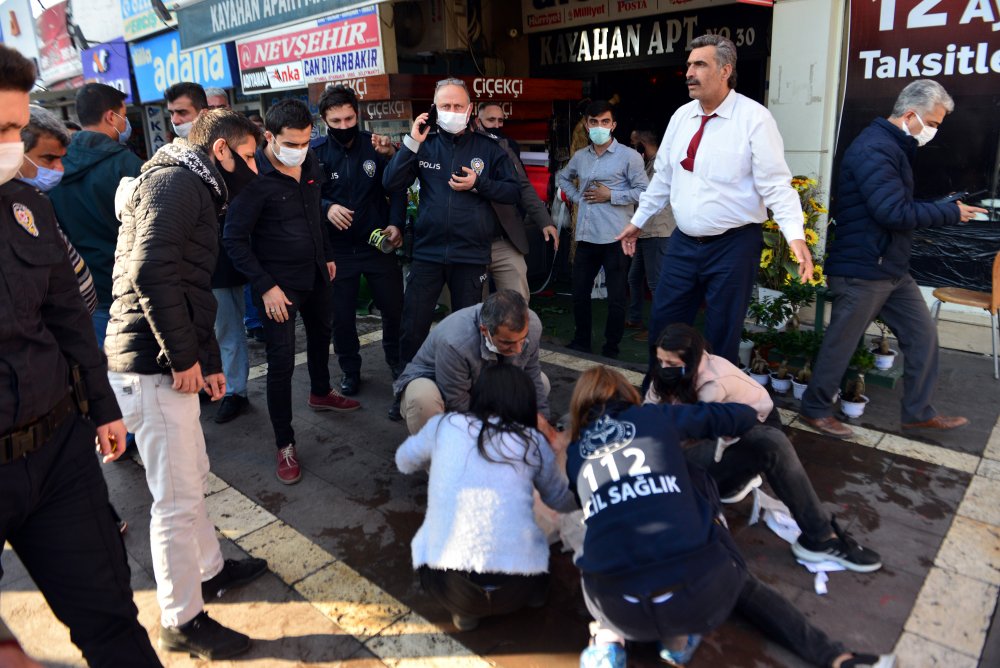 İki kardeş kavgada yaralandı, ilk müdahaleyi bölgeden geçen sağlıkçılar yaptı
