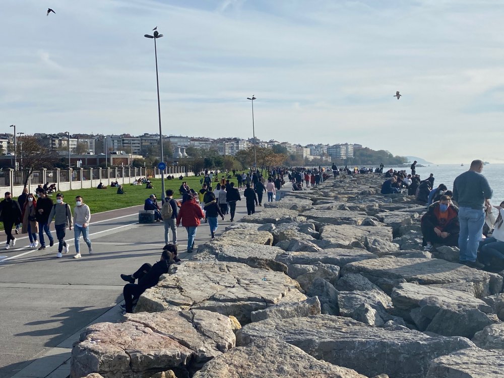 İstanbul'da kısıtlama bitti, sahillerde yoğunluk oluştu