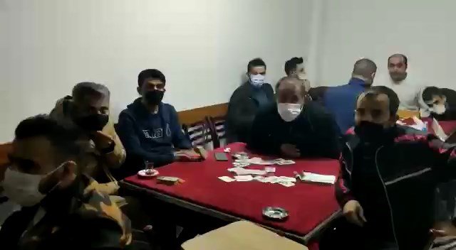 Kağıthane'de kahvehaneye korona baskını; 40 kişiye ceza kesildi