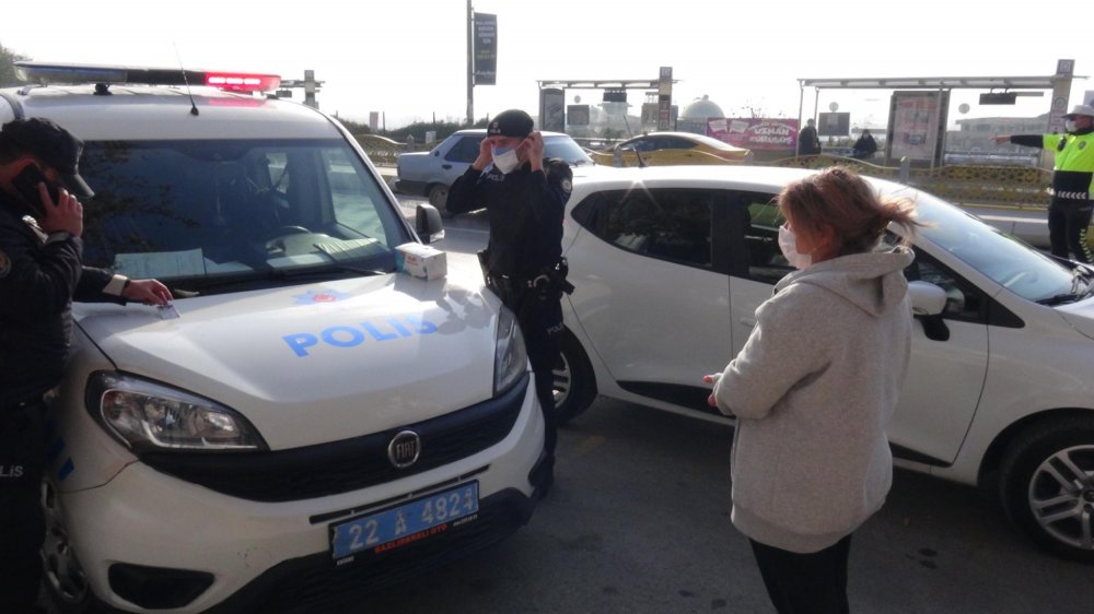 Koronavirüs karantinasını ihlal etti, trafik kontrolünde yakalandı