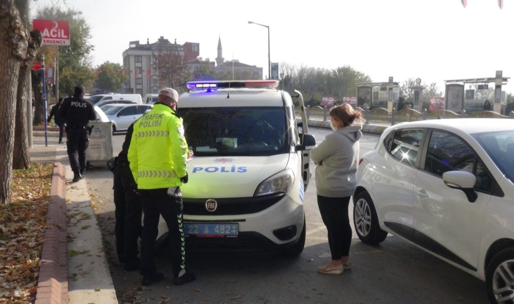 Koronavirüs karantinasını ihlal etti, trafik kontrolünde yakalandı