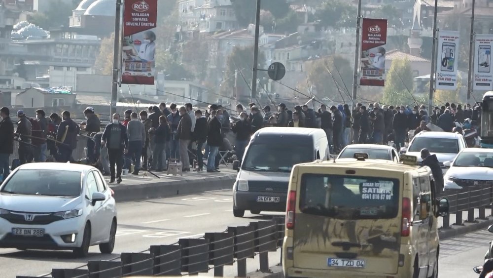 Olta balıkçılarından korkutan görüntüler... Yan yana, omuz omuza, neredeyse sırt sırta