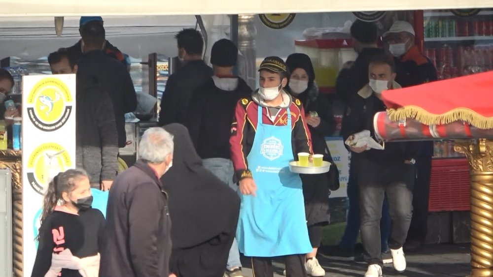 Olta balıkçılarından korkutan görüntüler... Yan yana, omuz omuza, neredeyse sırt sırta
