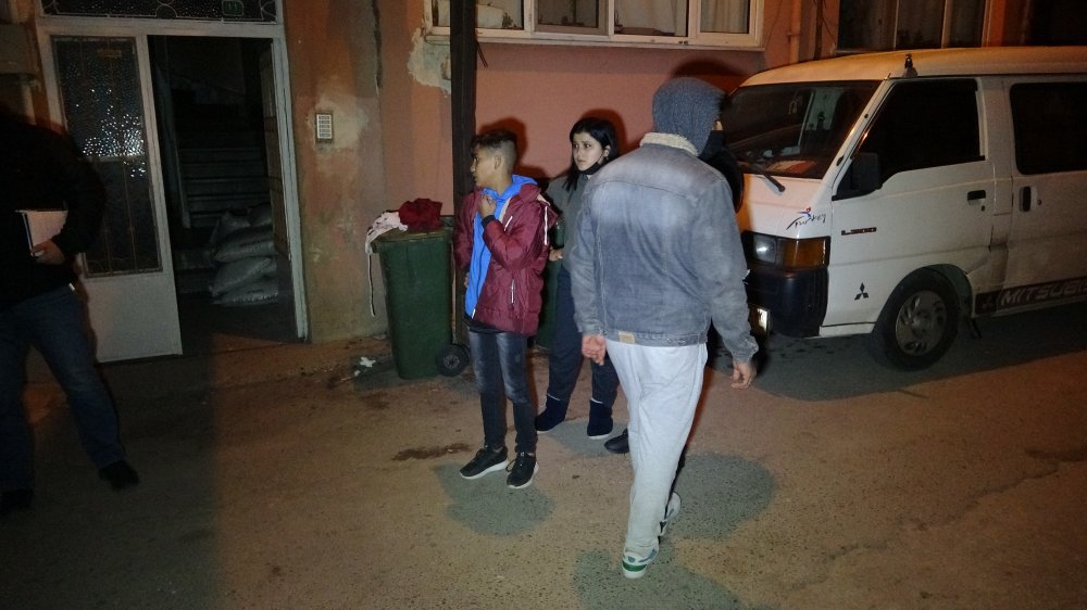 Otomobilini vermeyen ağabeyi ve yengesini bıçakladı