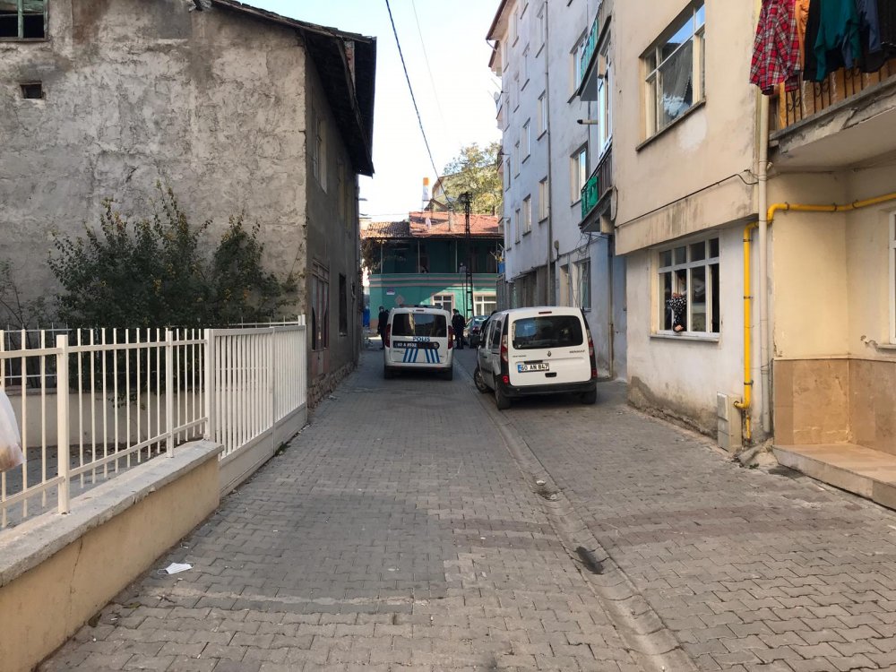 Tekstil işçisi Caner, evinde ölü bulundu