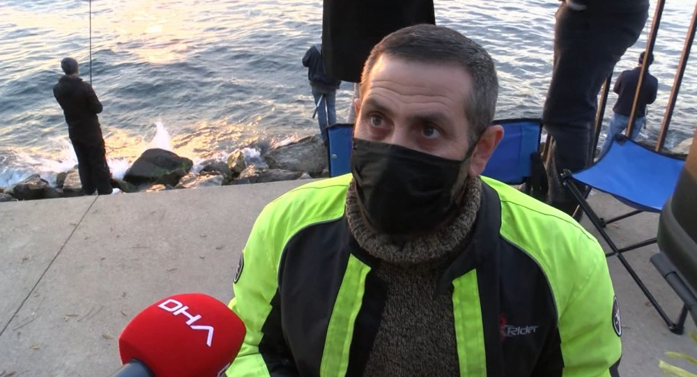 Üsküdar'da binlerce denizanası kıyıya vurdu