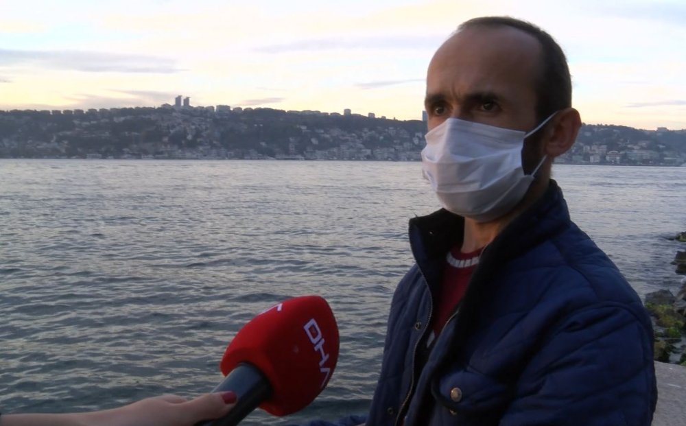 Üsküdar'da binlerce denizanası kıyıya vurdu