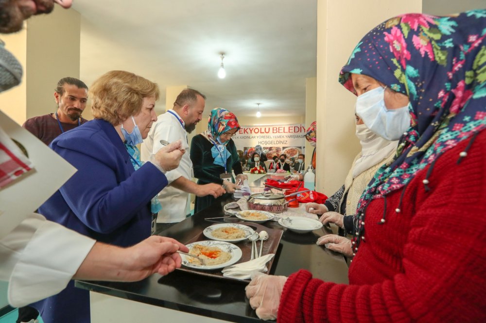 Van'da kadınlar, yöresel yemeklerde yarıştı