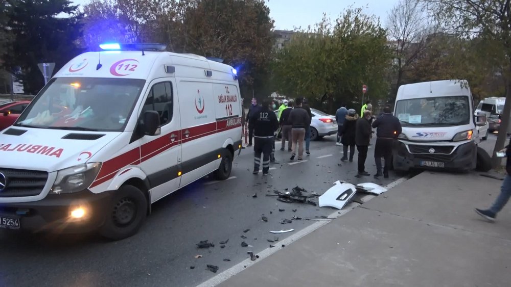 Beyoğlu'nda zincirleme kaza: 4 yaralı
