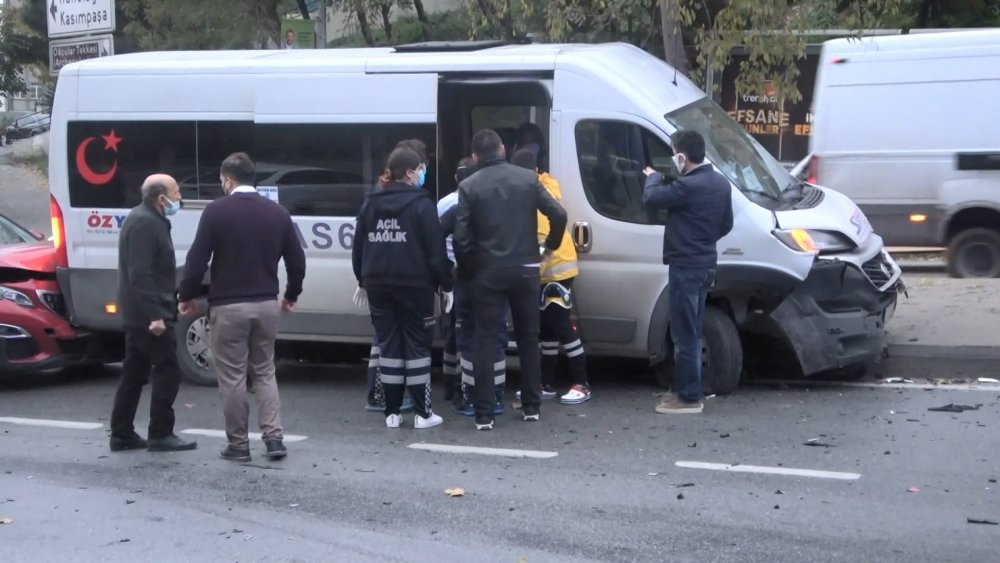 Beyoğlu'nda zincirleme kaza: 4 yaralı
