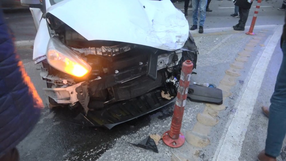 Beyoğlu'nda zincirleme kaza: 4 yaralı