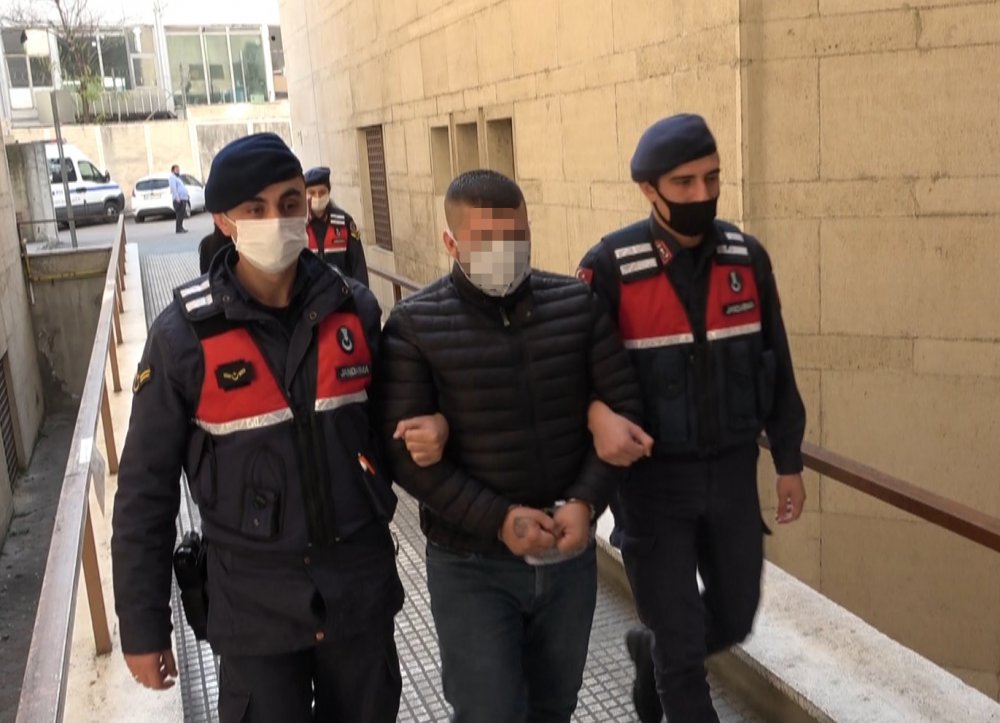Bıçakla öldürdüğü arkadaşının cesedini 1 gün evinde saklayıp, ormanlık alanda yakmış