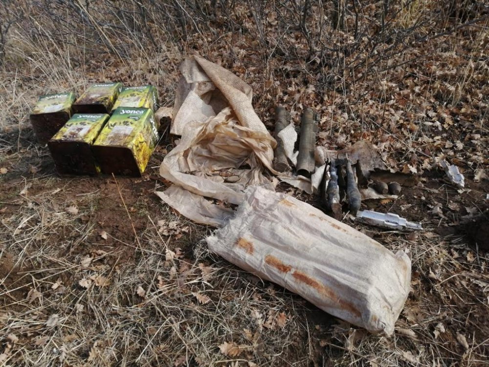 Bitlis'te PKK'ya ait el bombaları, lav silahı ve top mühimmatı ele geçirildi