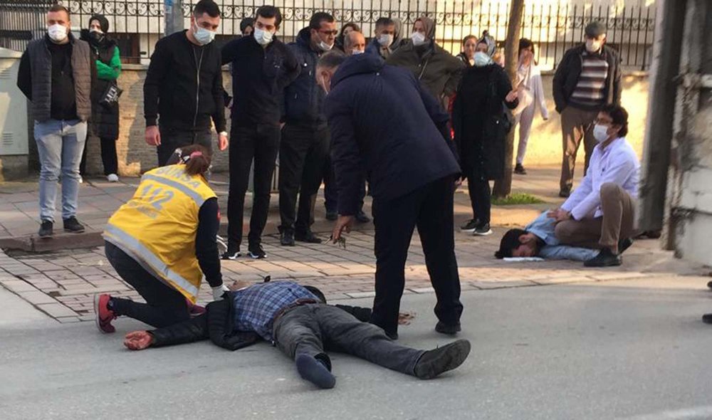 Motosiklet ile bisiklet kafa kafaya çarpıştı