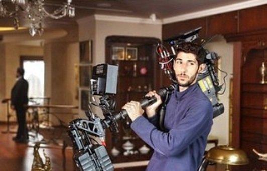 Öldürdüğü kameraman asistanı arkadaşının cesedini 1 gün evinde saklayıp, ormanlık alanda yakmış