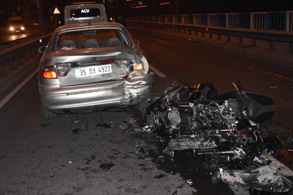 Otomobile çarpan motosikletli öldü