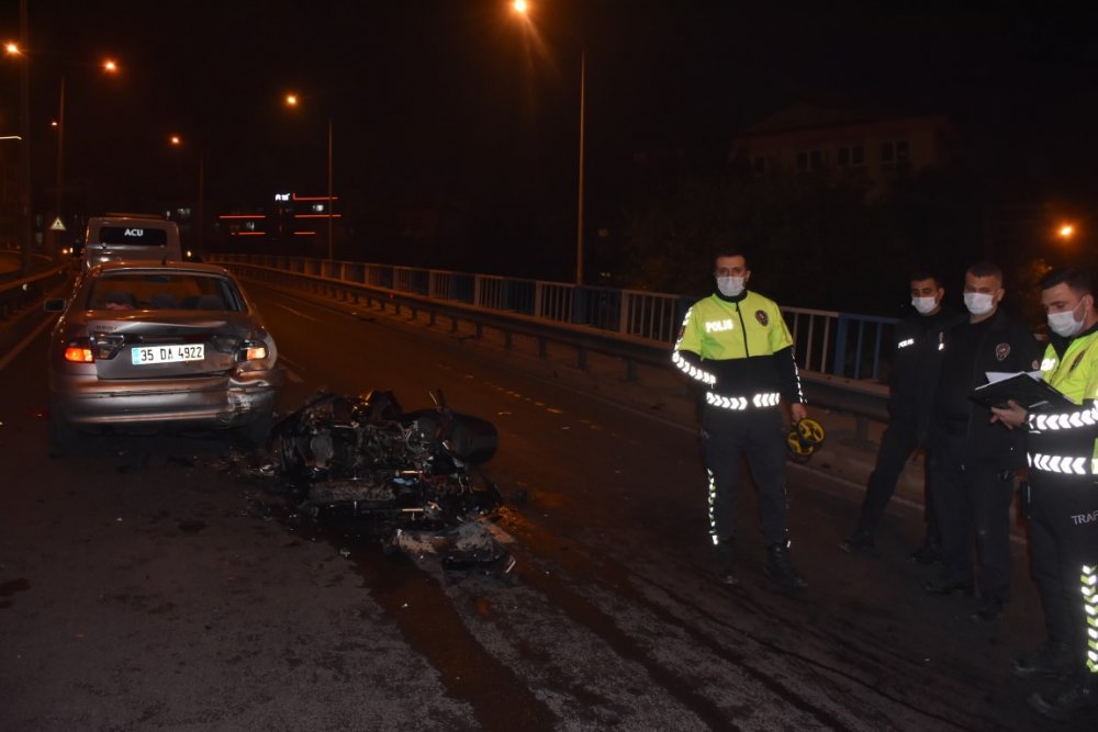 Otomobile çarpan motosikletli öldü