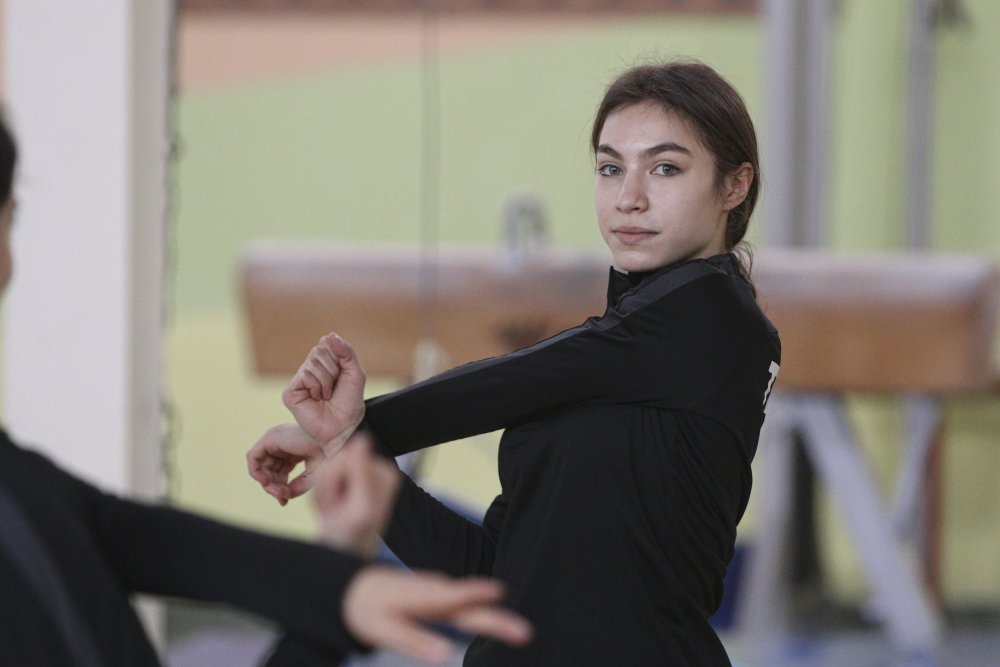 Şampiyon cimnastikçiler başarıya giden yolu DHA'ya anlattı