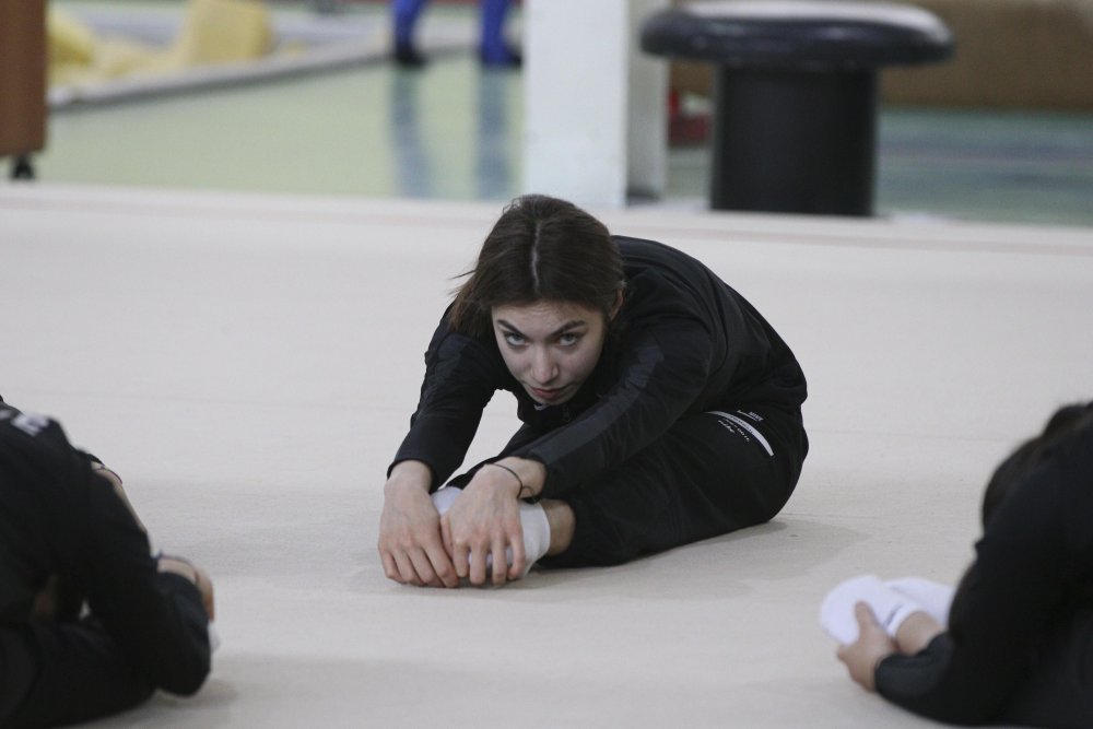 Şampiyon cimnastikçiler başarıya giden yolu DHA'ya anlattı