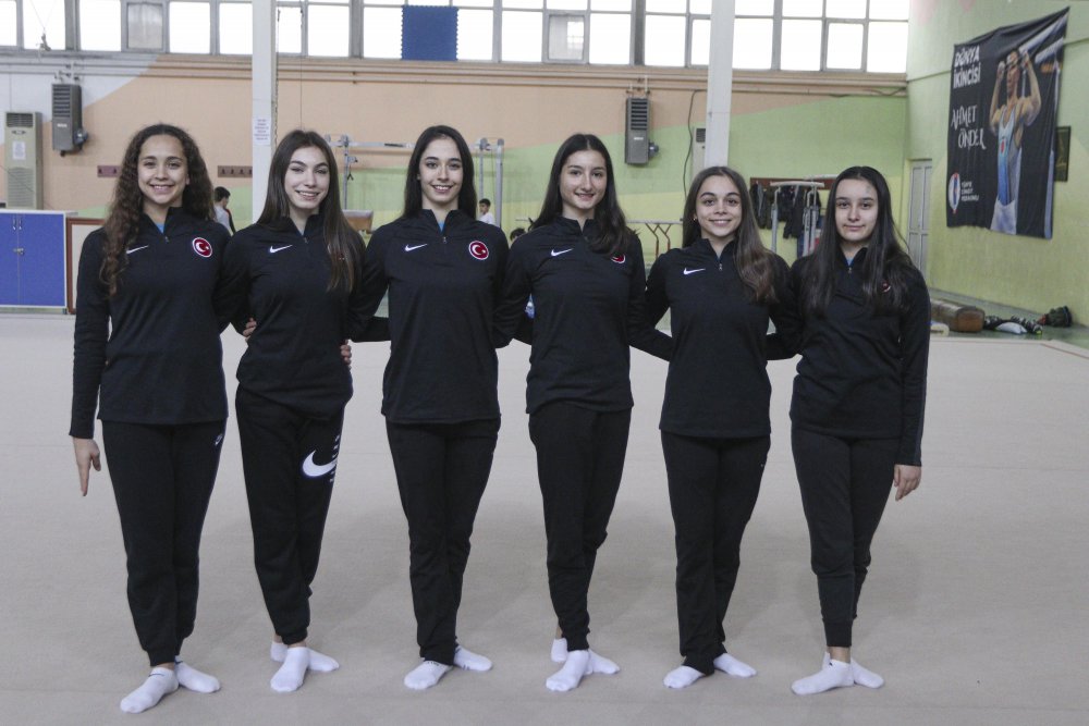Şampiyon cimnastikçiler başarıya giden yolu DHA'ya anlattı