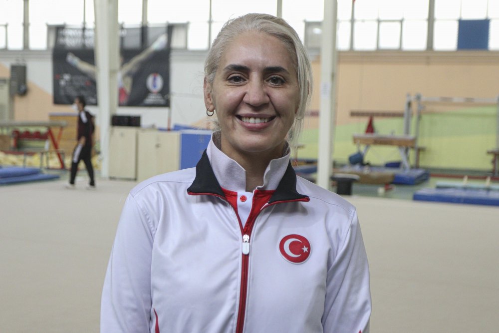 Şampiyon cimnastikçiler başarıya giden yolu DHA'ya anlattı