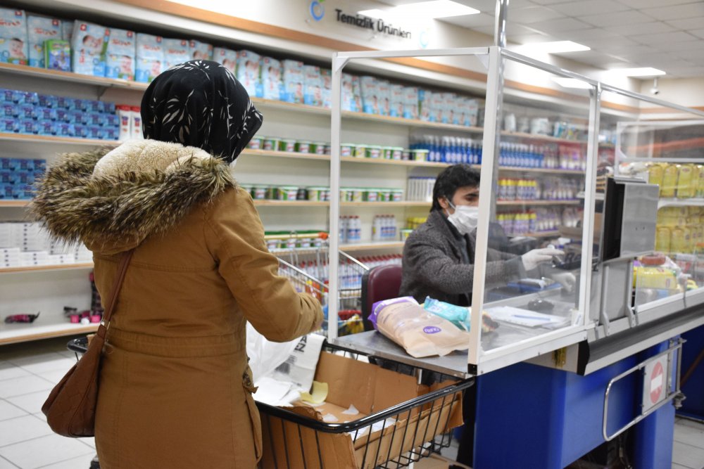 Sivas Belediyesi'nden ihtiyaç sahiplerine 500 lira yakacak yardımı