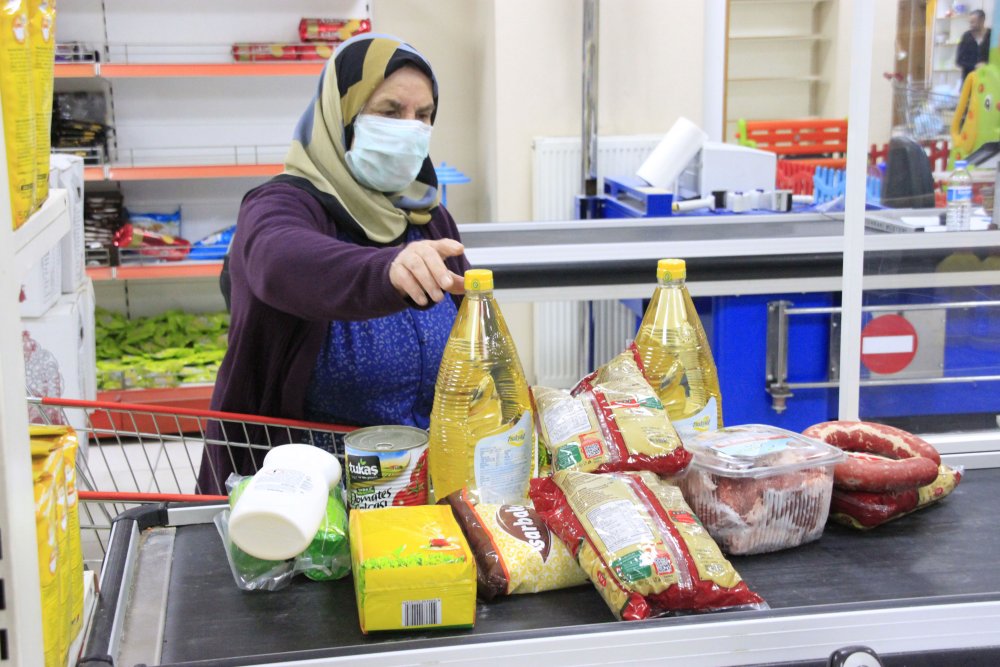 Sivas Belediyesi'nden ihtiyaç sahiplerine 500 lira yakacak yardımı