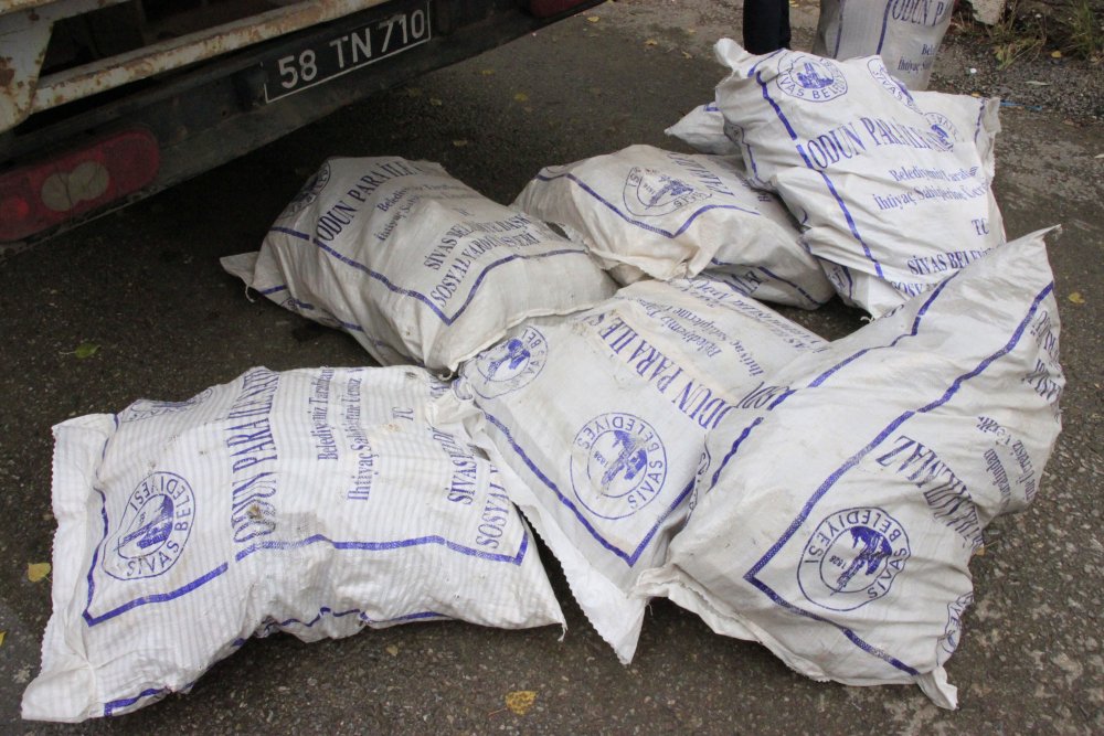 Sivas Belediyesi'nden ihtiyaç sahiplerine 500 lira yakacak yardımı