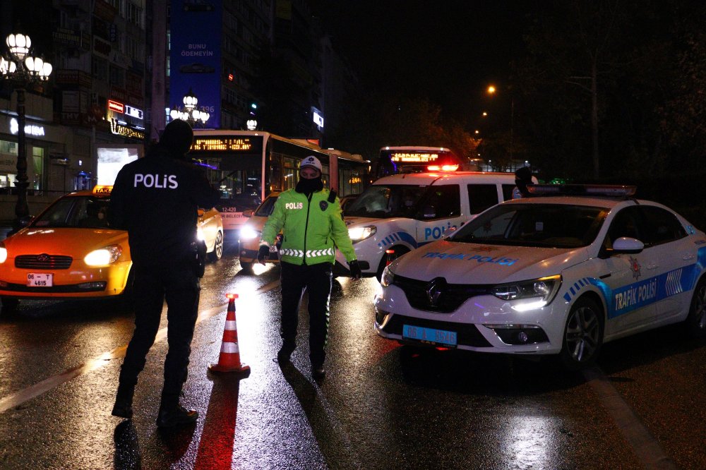 Ankara'da sokaklar boş kaldı