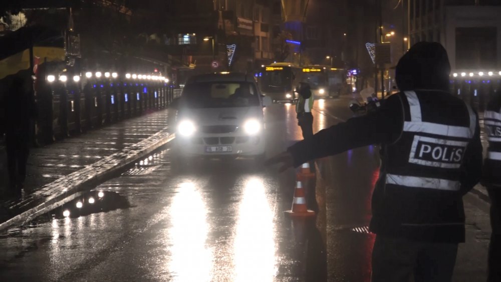 Dolmuş sürücüsü yüzünden yasağa takılan yolcuya 3 bin 150 TL ceza kesildi