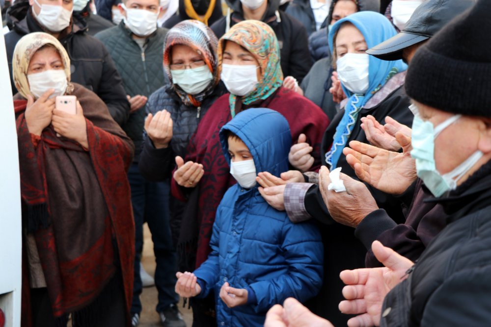 Eşinin öldürdüğü Nilay, gözyaşlarıyla son yolculuğuna uğurlandı
