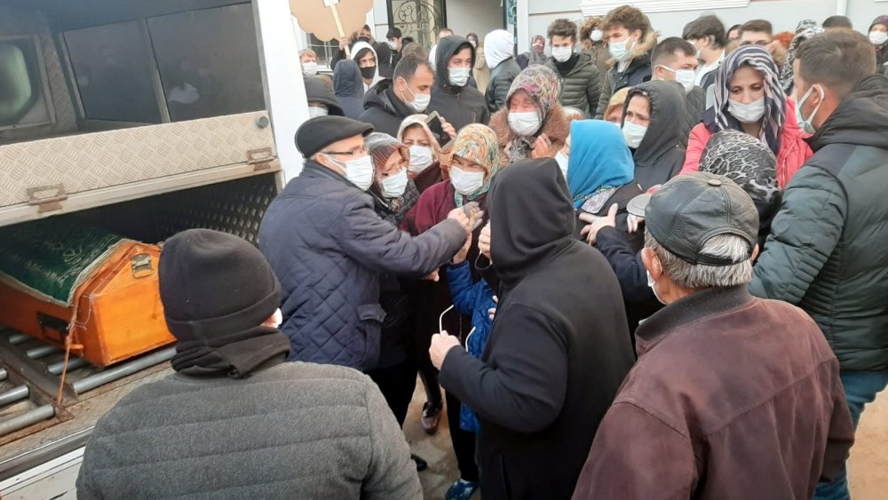Eşinin öldürdüğü Nilay, gözyaşlarıyla son yolculuğuna uğurlandı