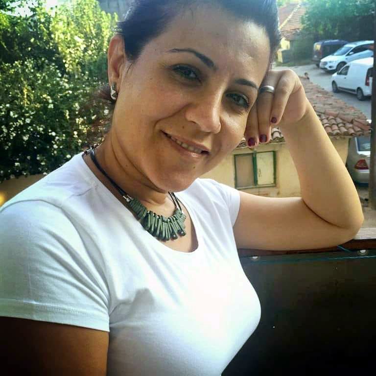 Eşinin öldürdüğü Nilay, gözyaşlarıyla son yolculuğuna uğurlandı