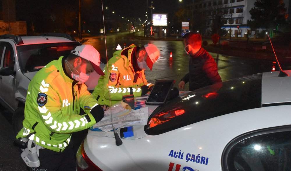 Kısıtlama sonrası polise alkollü yakalanan sürücüye ceza