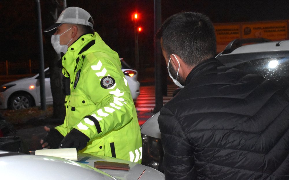 Kısıtlama sonrası polise alkollü yakalanan sürücüye ceza