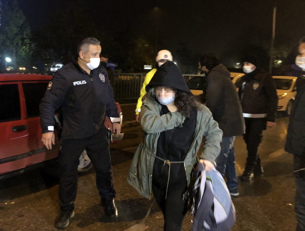 Kısıtlamada otomobille gezerek uyuşturucu içen 4 şüpheli, gözaltında