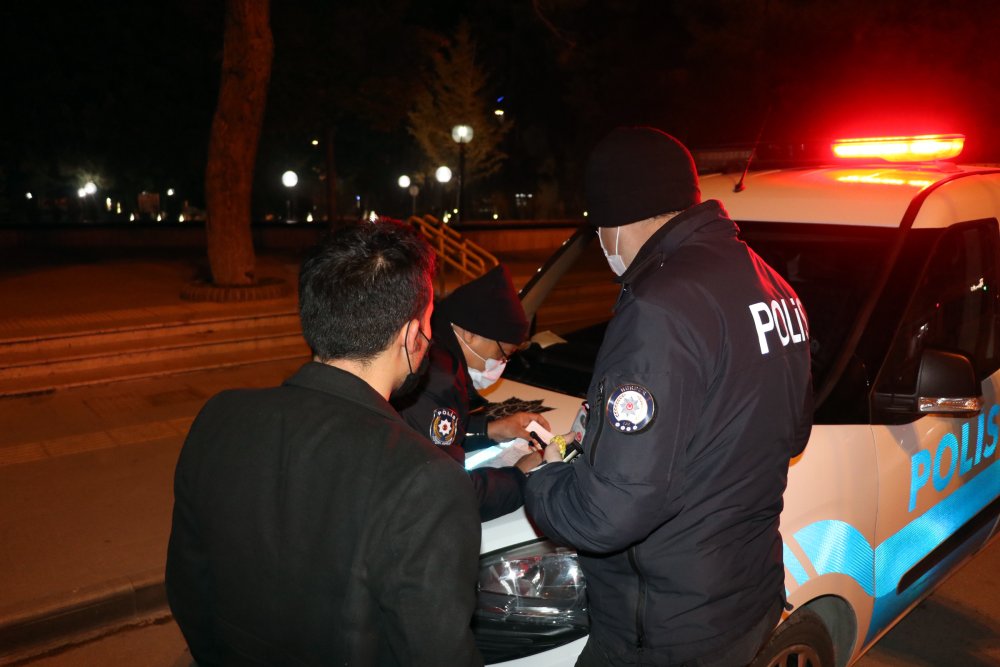 Kısıtlamanın ilk dakikalarında ceza yediler, hafta içi yasak olduğunu bilmediklerini söylediler