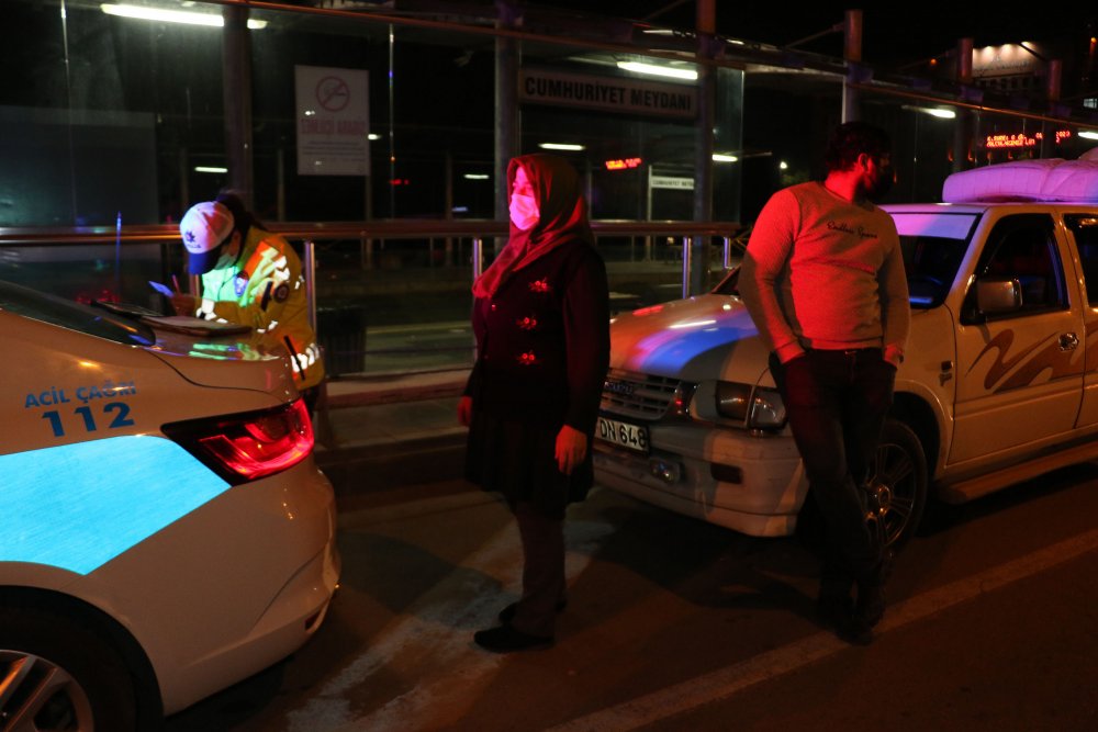 Samsun'da kısıtlamayı ihlal eden bazı vatandaşlar, polisle tartıştı