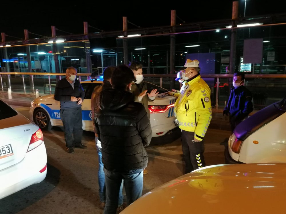 Samsun'da kısıtlamayı ihlal eden bazı vatandaşlar, polisle tartıştı