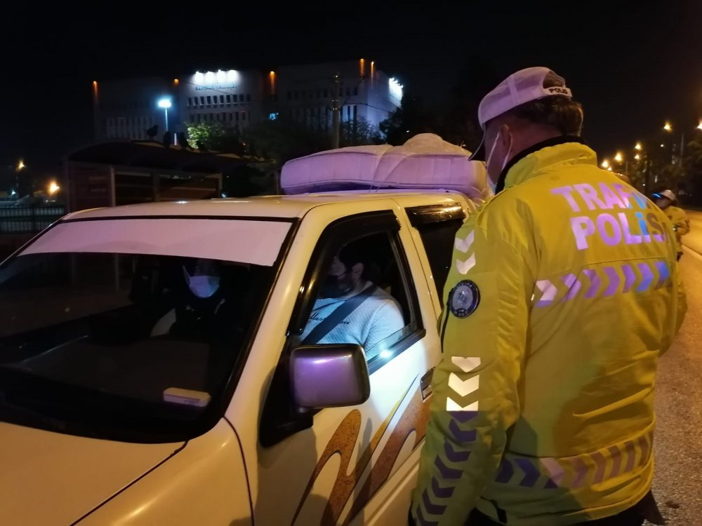 Samsun'da kısıtlamayı ihlal eden bazı vatandaşlar, polisle tartıştı