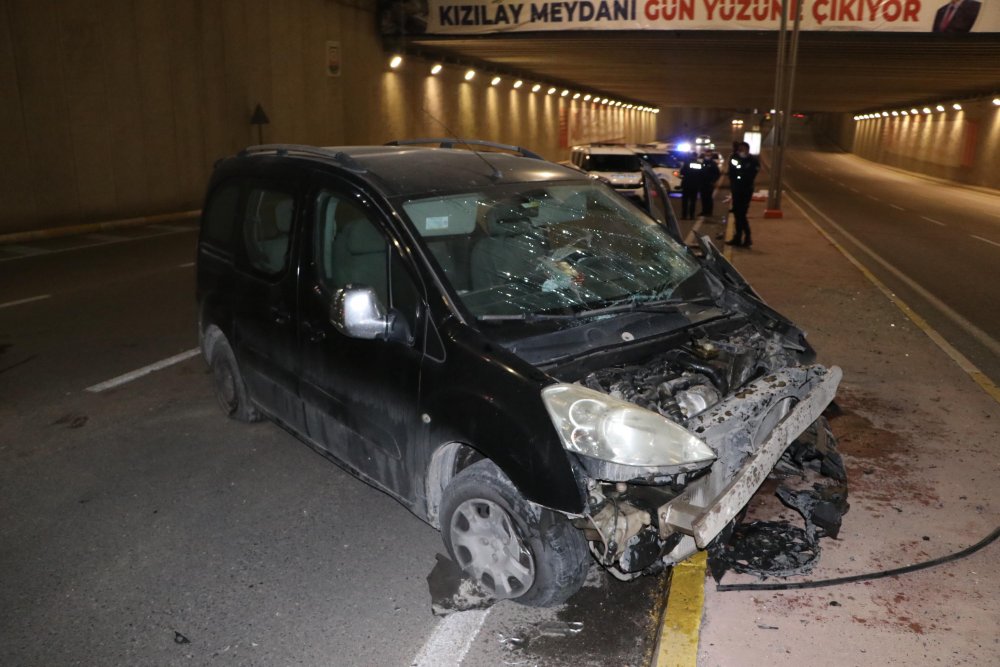 Boş yolda tünele düşen hafif ticari aracın sürücüsü ağır yaralandı