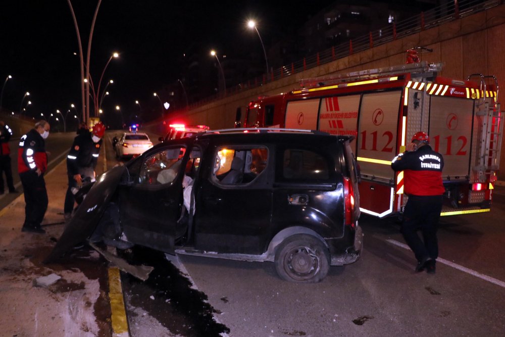 Boş yolda tünele düşen hafif ticari aracın sürücüsü ağır yaralandı