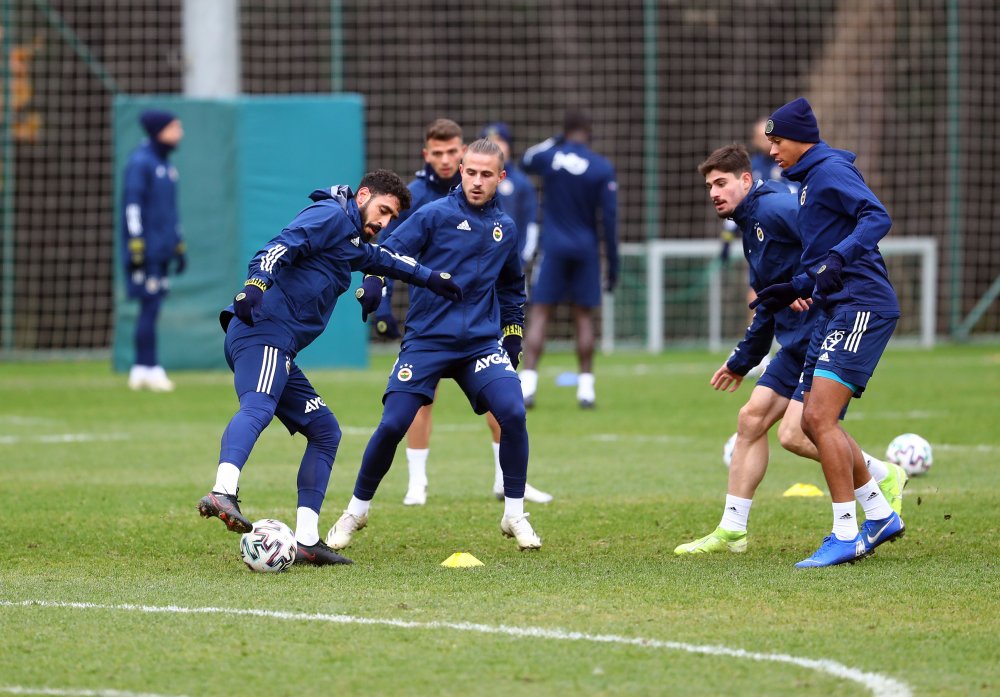 Fenerbahçe'de Tolga Ciğerci takımla çalışmalara başladı