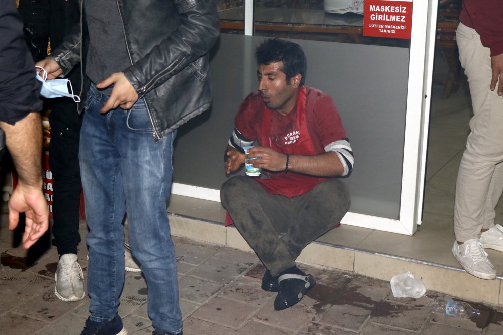 3 katlı binanın altındaki iş yerinde yangın